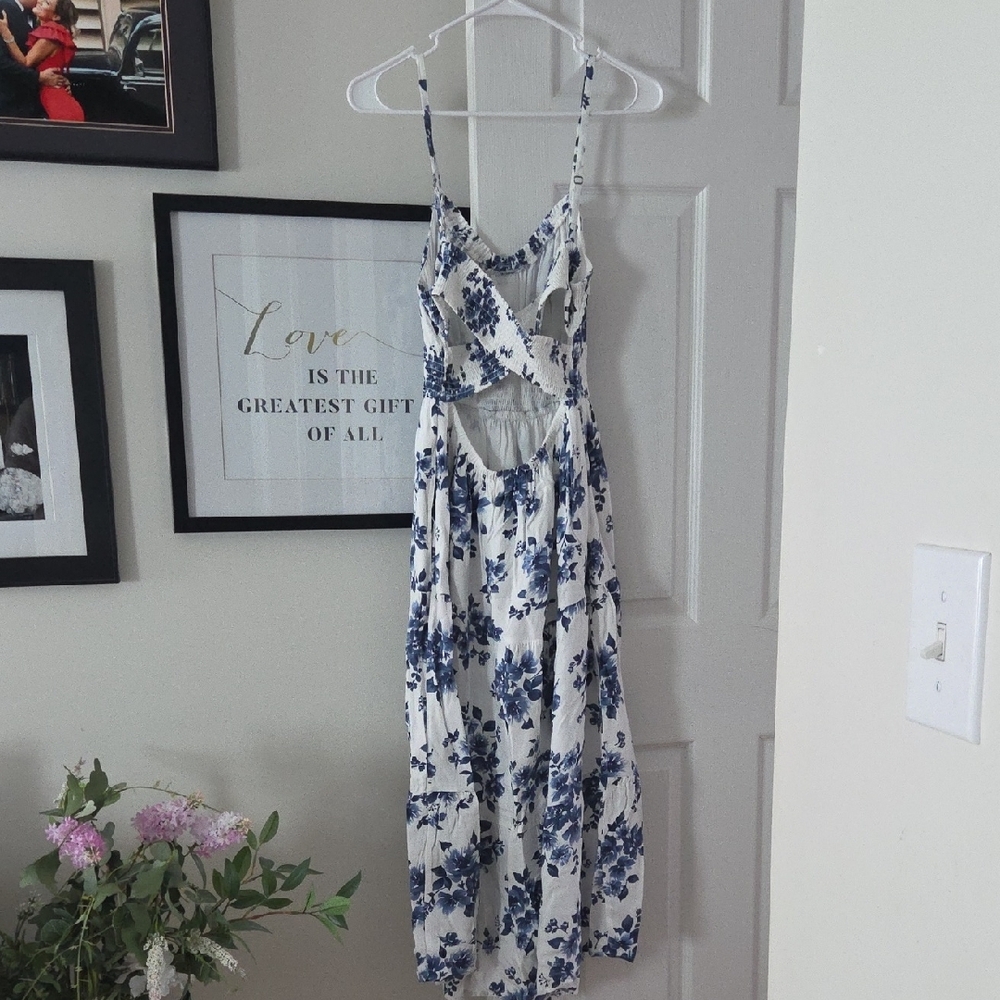 Hollister Blue and White Floral Midi Dress - Picture 2 of 9